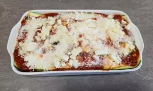 parmigiana di zucchine pronta da infornare