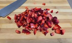 fragole tagliate a cubetti