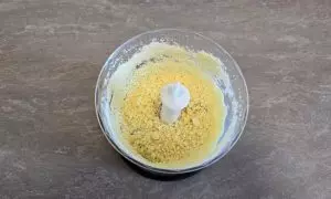 cioccolato bianco tritato nel mixer