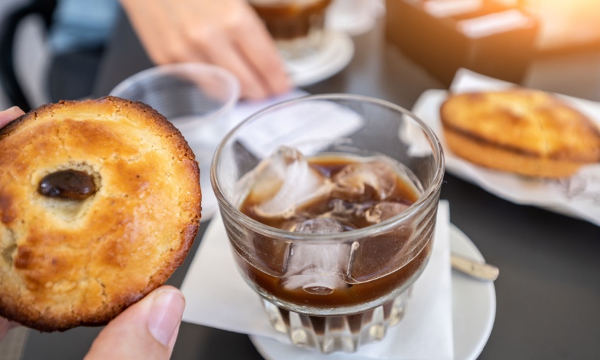 caffè leccese e pasticciotto, tipica colazione pugliese