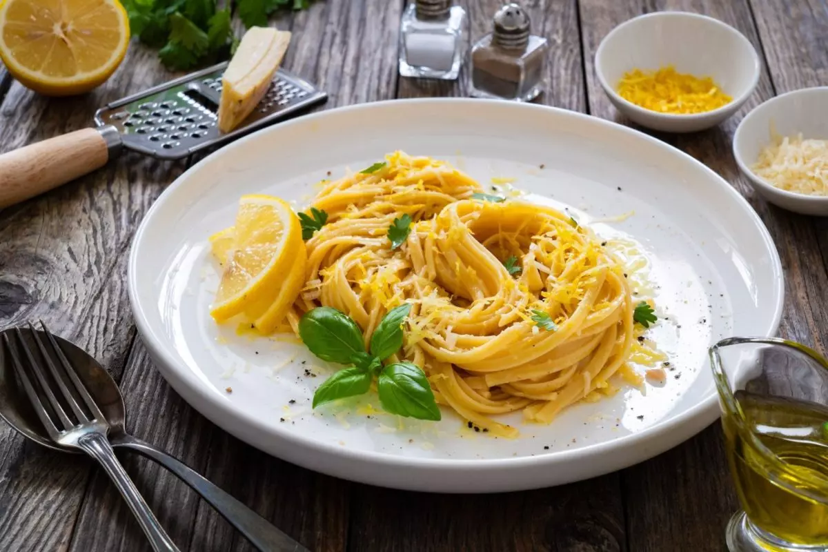 piatto di tagliolini al limone