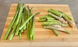 asparagi su tagliere