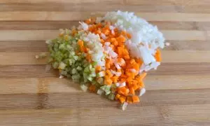 trito di carote, sedano e cipolla