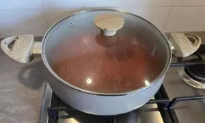 pentola con coperchio a fiamma lenta