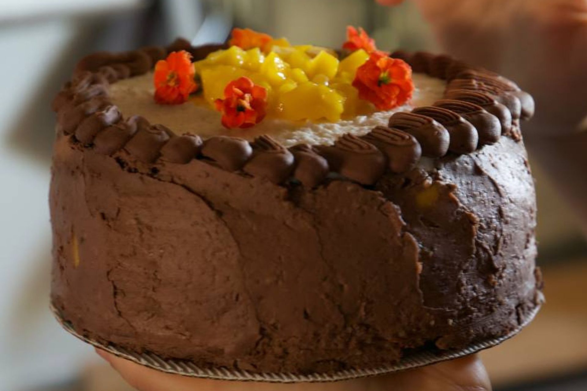 torta al mango, cocco e cioccolato fondente