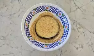 fetta di melanzana nel pangrattato