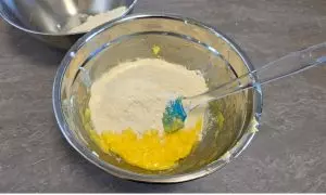 farina e lievito aggiunti all'impasto