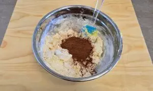 cacao amaro aggiunto all'impasto