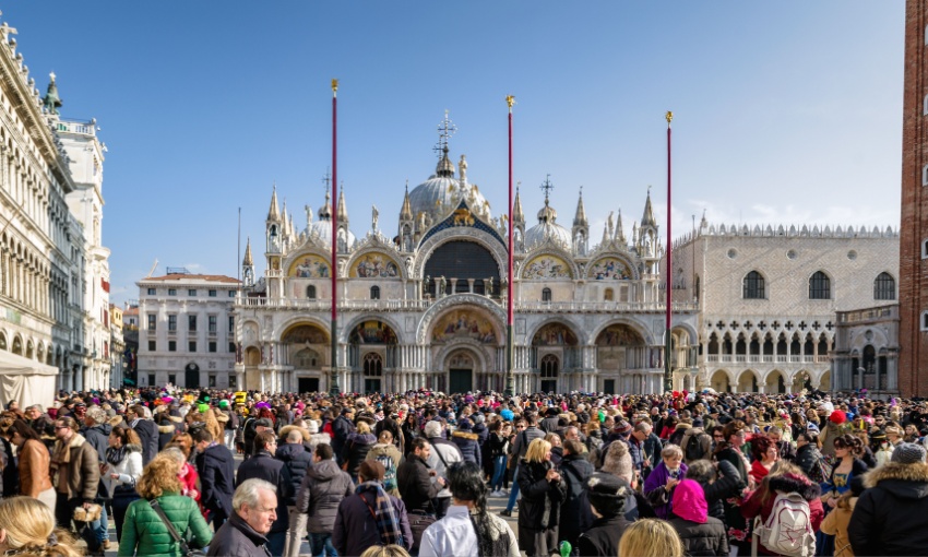folla di persone a Venezia