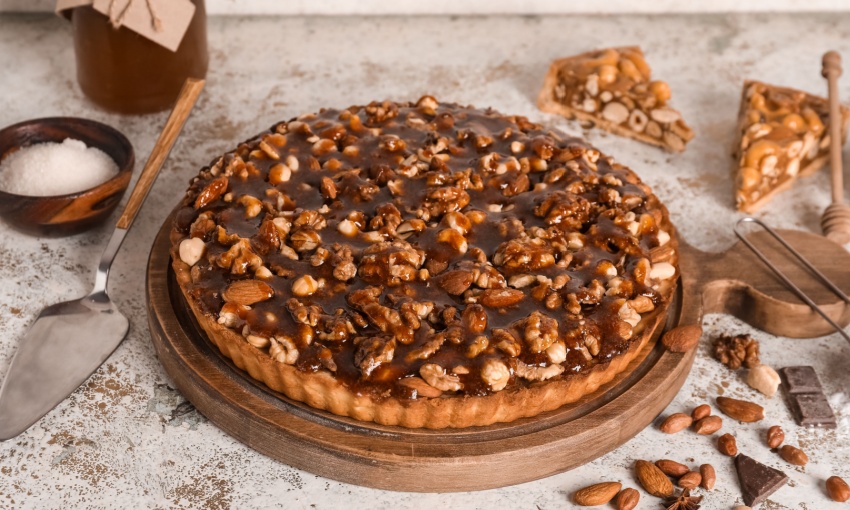 torta al caramello salato e mandorle