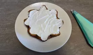 strato di pandoro farcito con crema chantilly