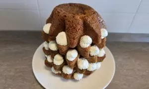 pandoro farcito con la crema chantilly