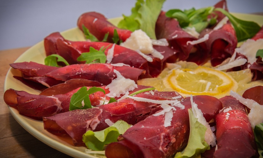 involtini di bresaola caprino e rucola