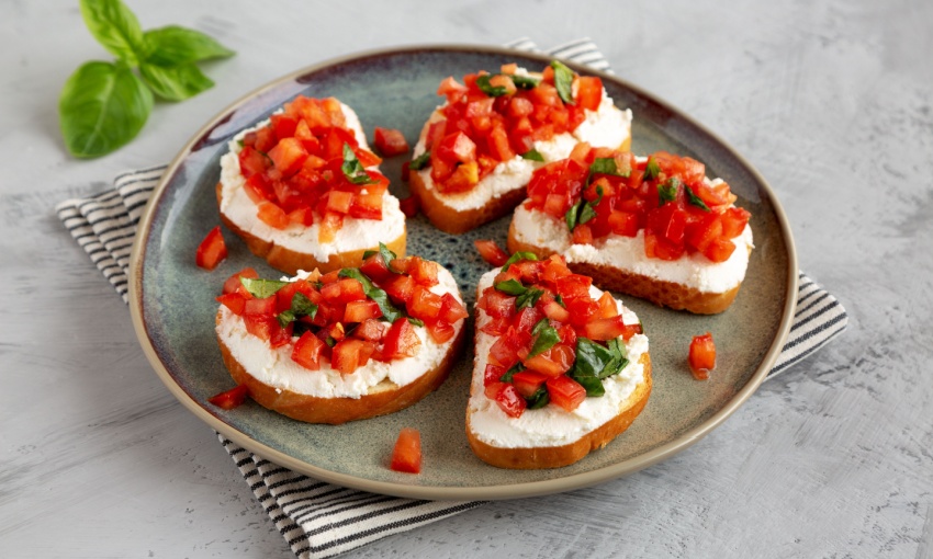 crostini pomodorini e ricotta