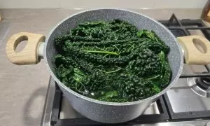 cavolo nero in pentola