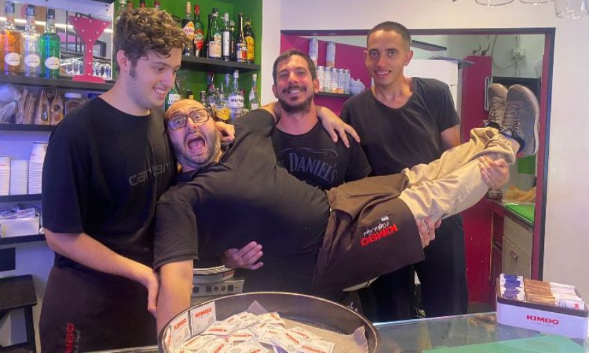 ragazzi che lavorano al Tribe Up & Down