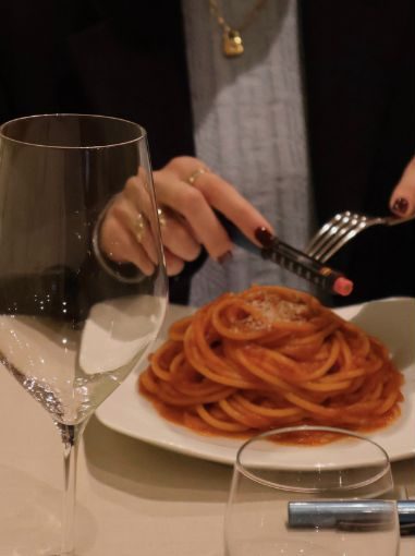 piatto di spaghetti al pomodoro