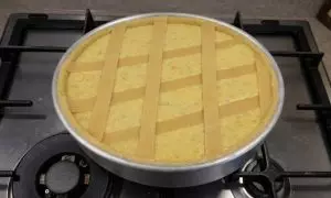 pastiera pronta da infornare