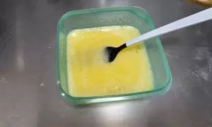 uova sbattute con lo zucchero