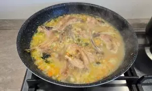 costolette in padella con il trito e il brodo