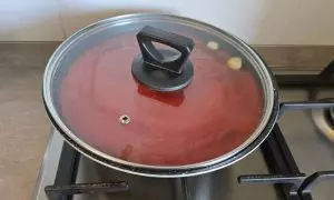 passata di pomodoro in cottura