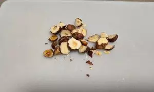 nocciole tritate grossolanamente
