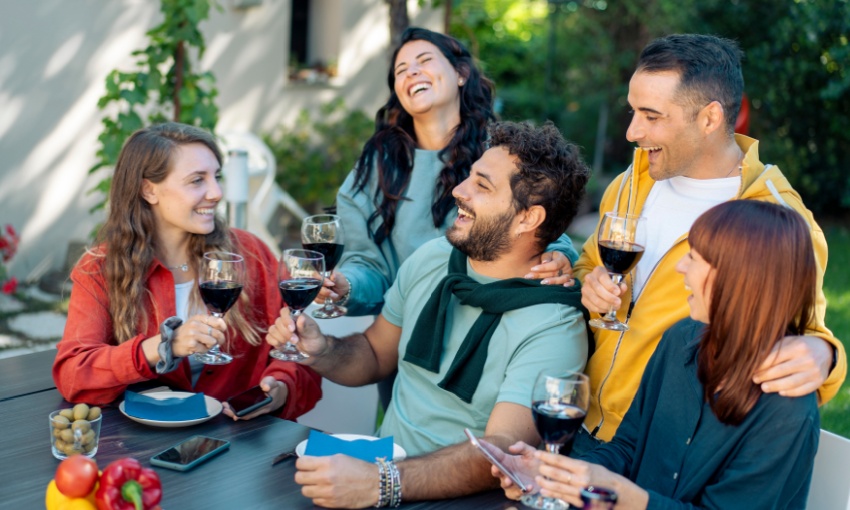 aperitivo tra amici