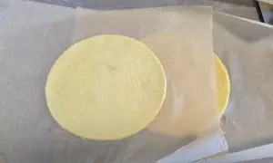 tortilla separate con carta forno