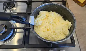 formaggio nel pentolino