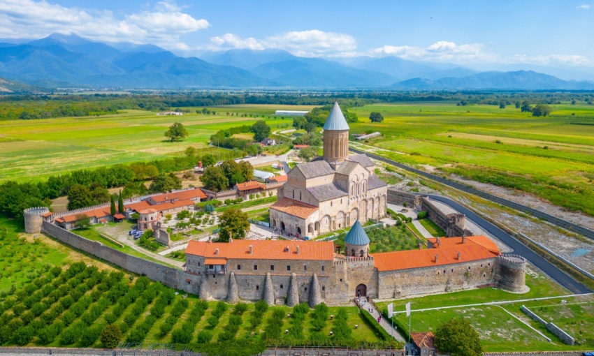 abbazia con vigna