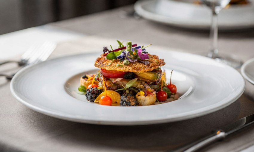 antipasto di verdure con fiori eduli