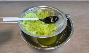cetriolo grattugiato strizzato