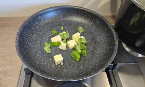 burro e basilico in padella