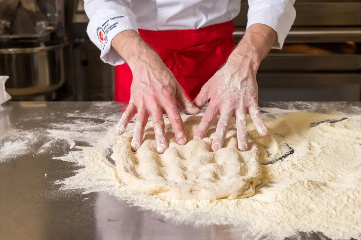 mani in pasta