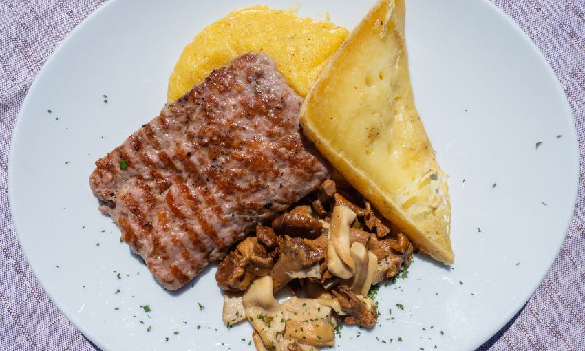 pranzo tipico di un rifugio delle dolomiti