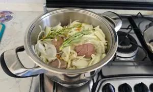 erbe aromatiche in pentola