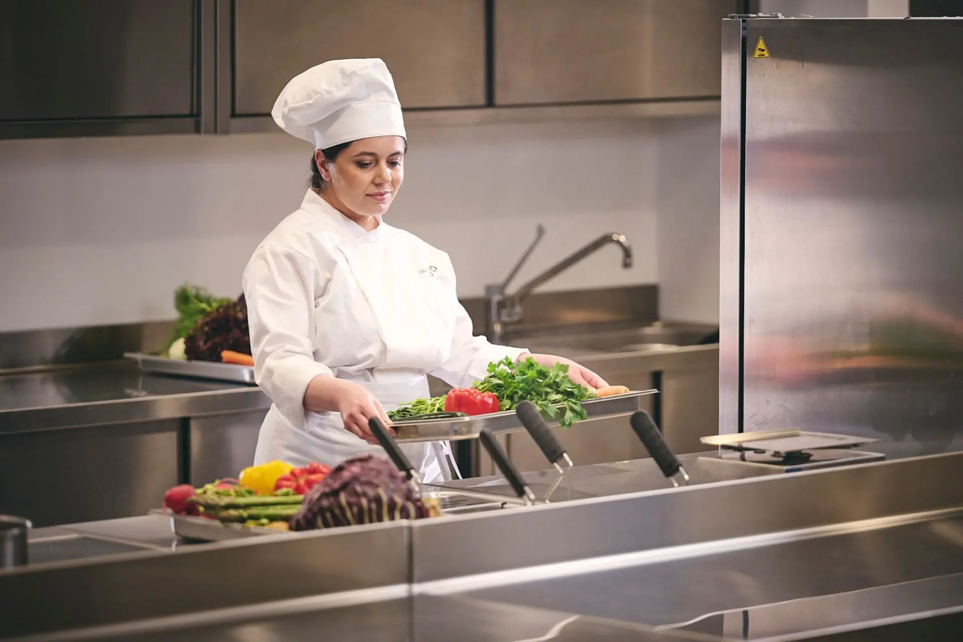 chef in cucina