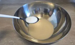 zucchero sciolto in acqua